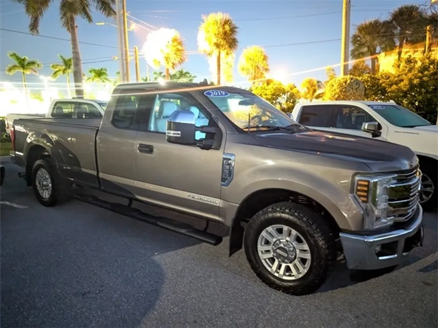 2019 Ford F-350 photo 1