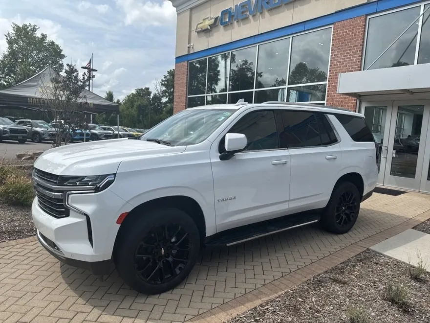 2022 Chevrolet Tahoe LT photo 1