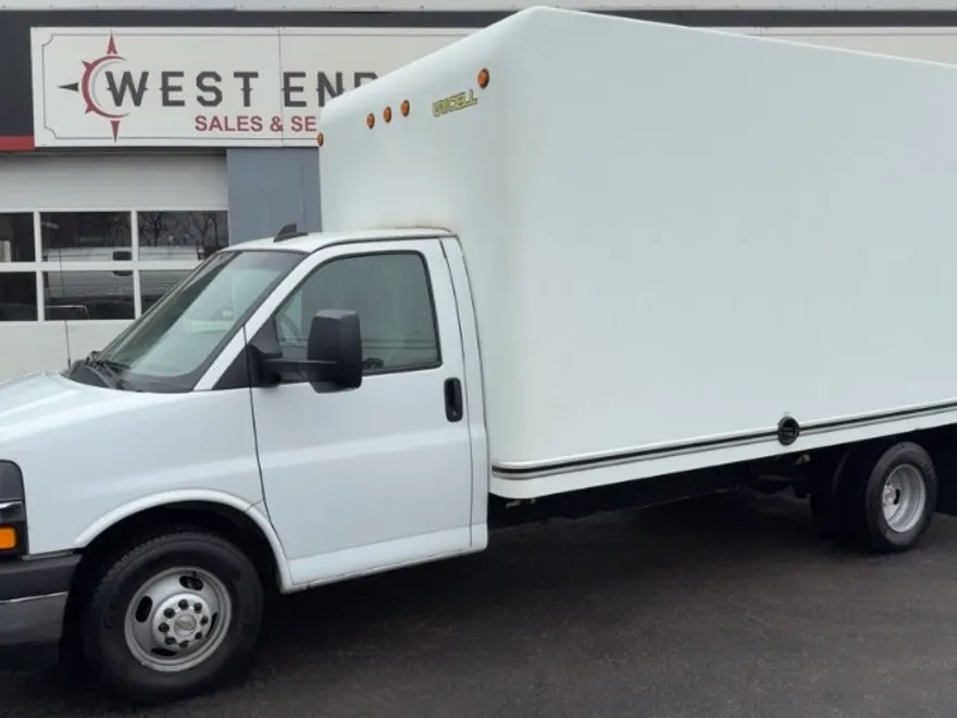 2021 Chevrolet Express Cutaway 3500 Van photo 1