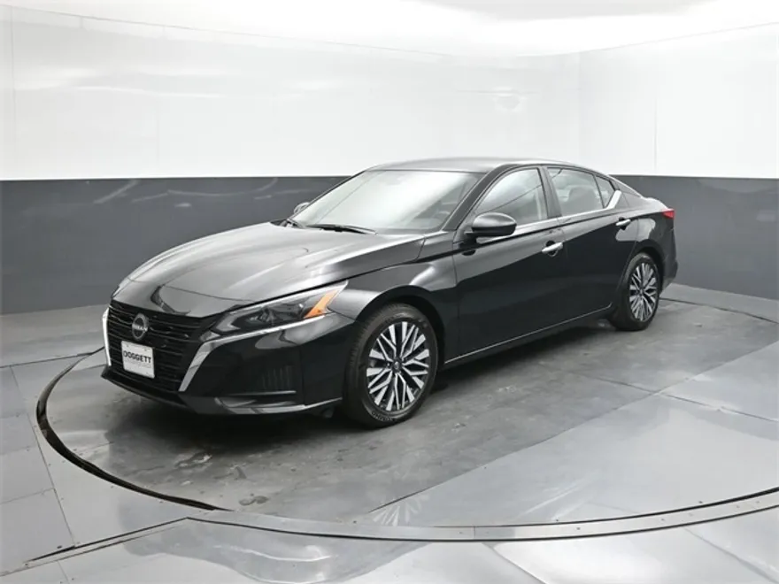 2024 Nissan Altima 2.5 SV photo 1