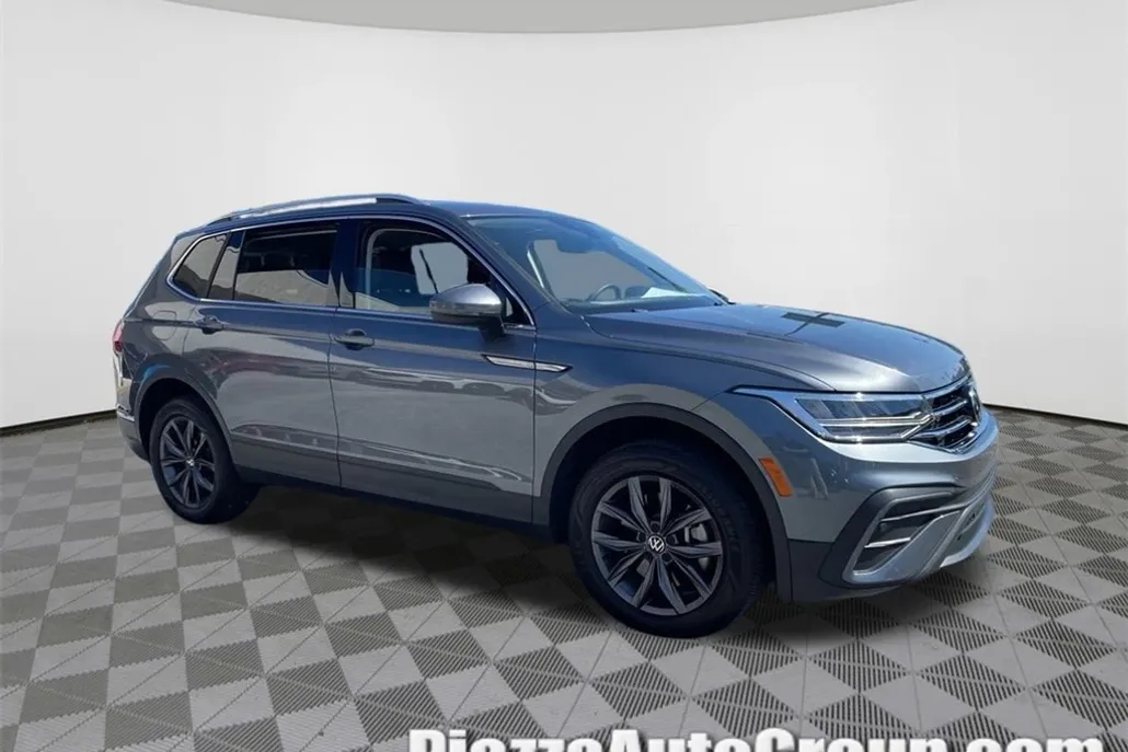 2023 Volkswagen Tiguan SE photo 1