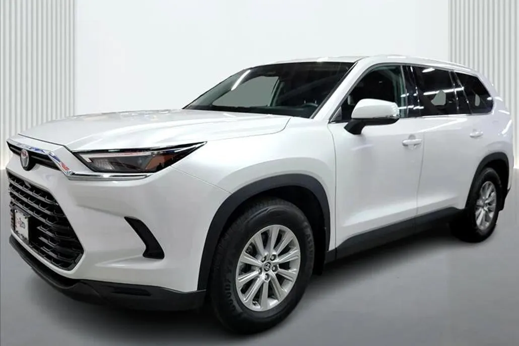 2024 Toyota Grand Highlander XLE photo 1