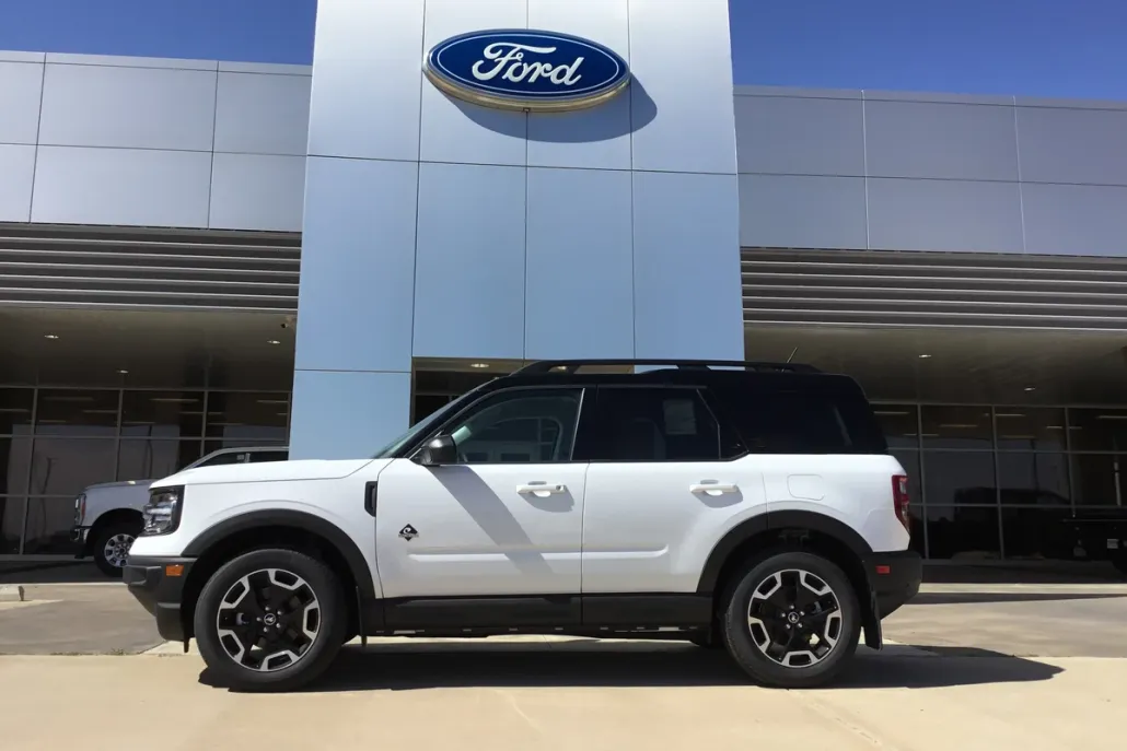 2024 Ford Bronco Sport Outer Banks photo 1