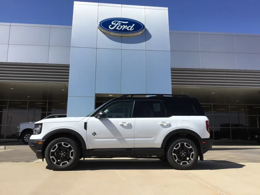 2024 Ford Bronco Sport Outer Banks photo 1
