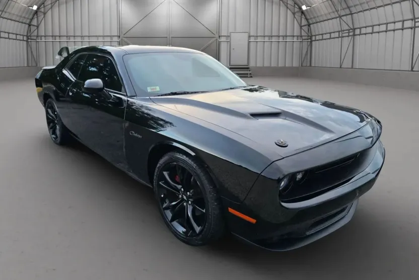 2018 Dodge Challenger SXT photo 1