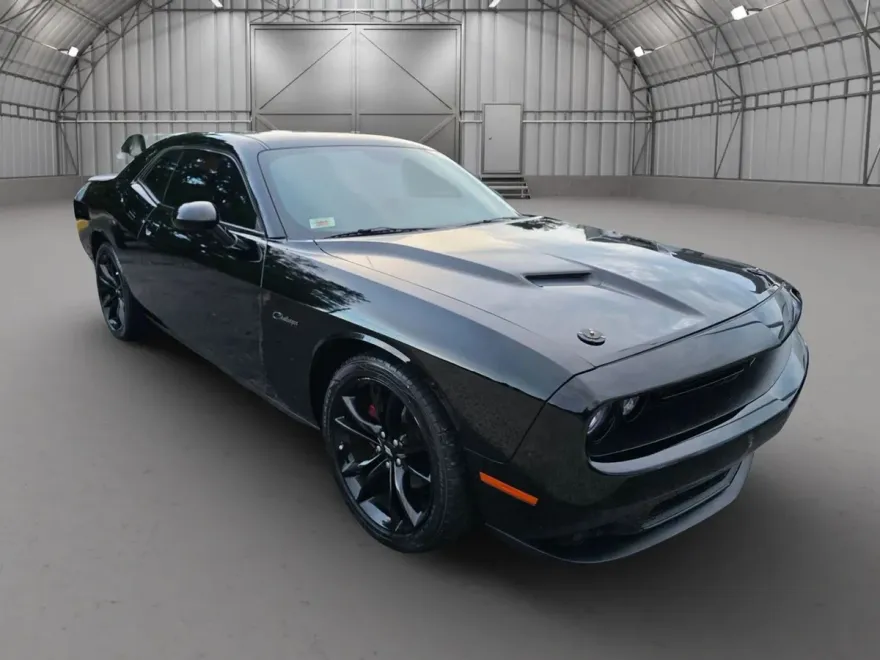 2018 Dodge Challenger SXT photo 1