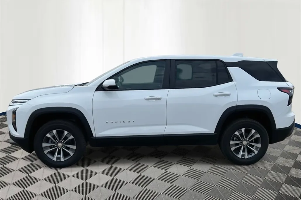 2026 Chevrolet Equinox LT photo 1