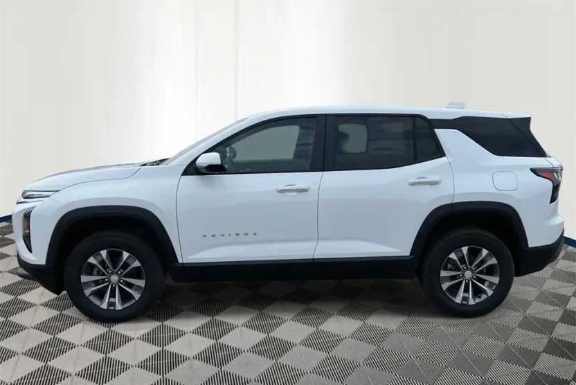 2026 Chevrolet Equinox LT photo 1