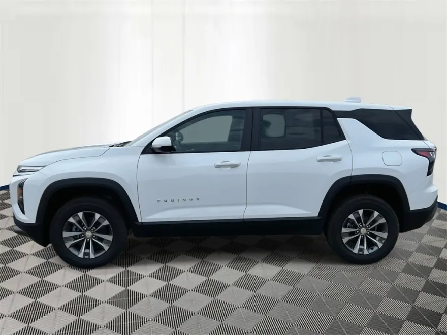 2026 Chevrolet Equinox LT photo 1
