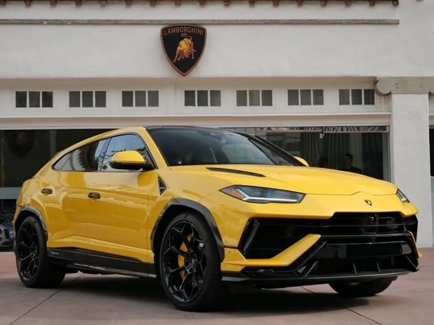 2023 Lamborghini Urus Performante photo 1