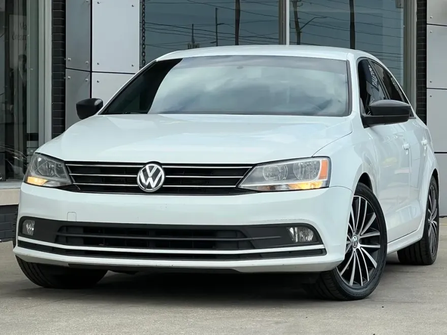 2016 Volkswagen Jetta 1.8T Sport photo 1