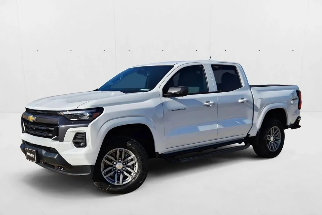 2026 Chevrolet Colorado LT photo 1