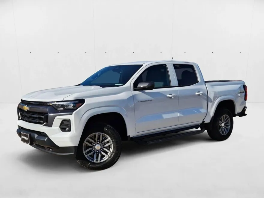 2026 Chevrolet Colorado LT photo 1