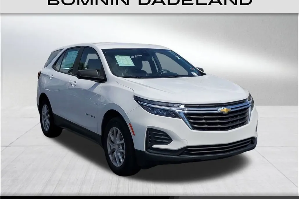 2023 Chevrolet Equinox LS photo 1