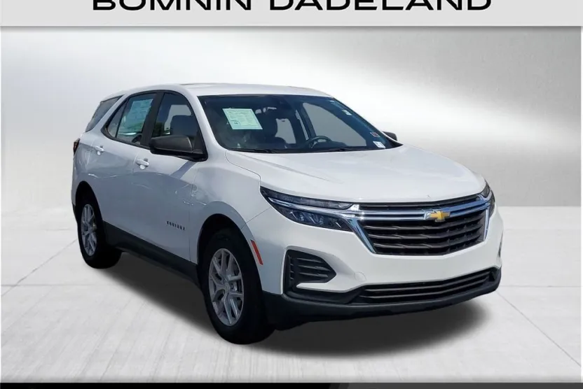2023 Chevrolet Equinox LS photo 1