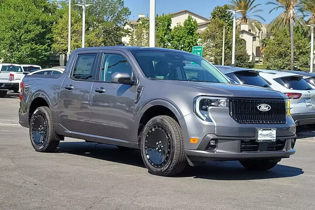 2025 Ford Maverick photo 1