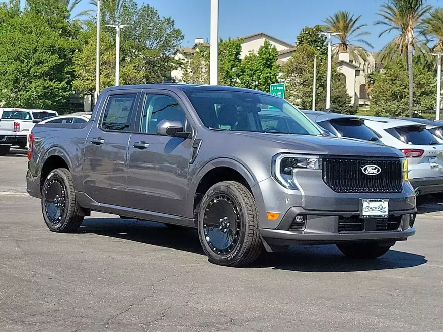 2025 Ford Maverick photo 1
