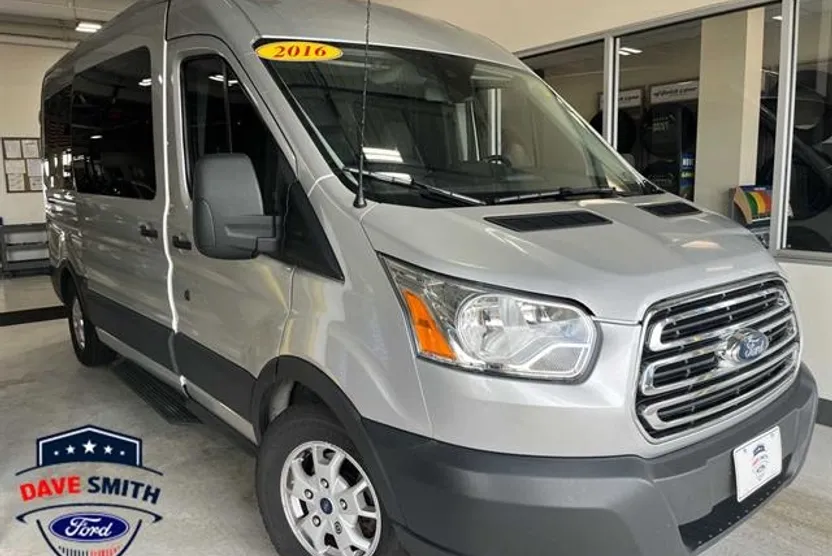 2016 Ford Transit XLT photo 1
