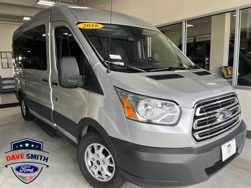 2016 Ford Transit XLT photo 1