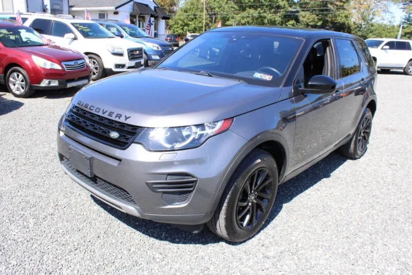 2017 Land Rover Discovery Sport SE photo 1