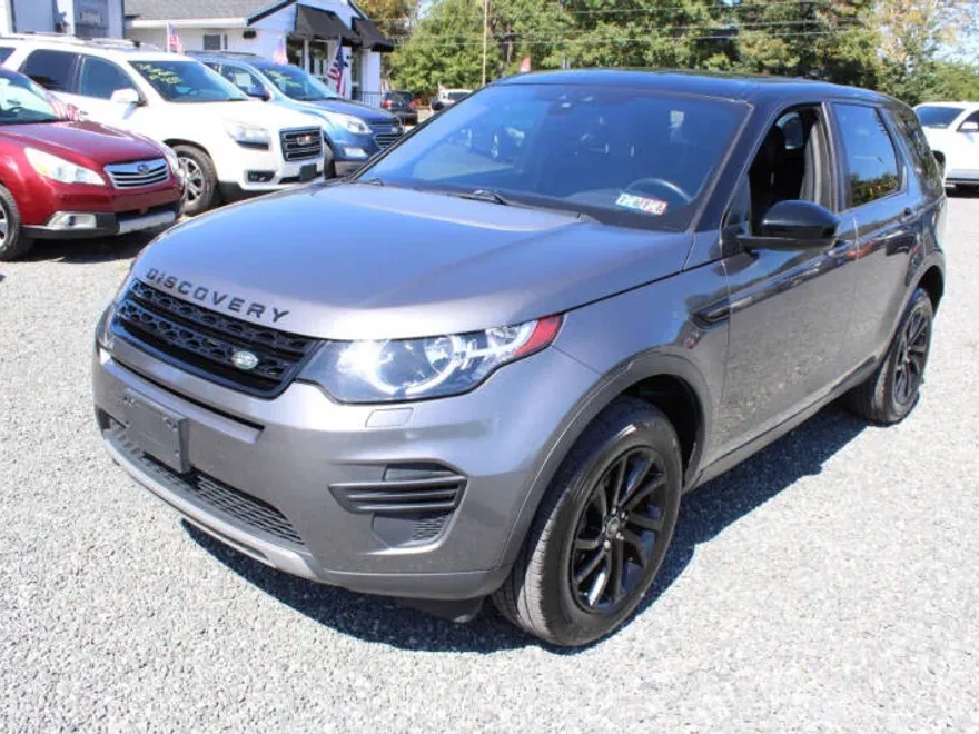 2017 Land Rover Discovery Sport SE photo 1