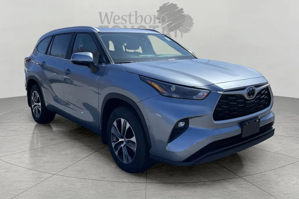 2023 Toyota Highlander XLE photo 1