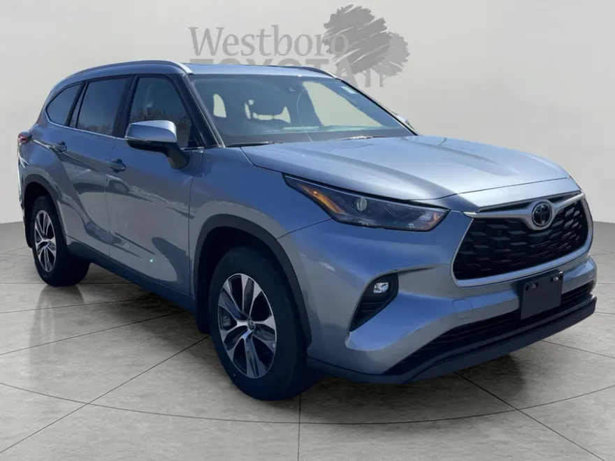 2023 Toyota Highlander XLE photo 1