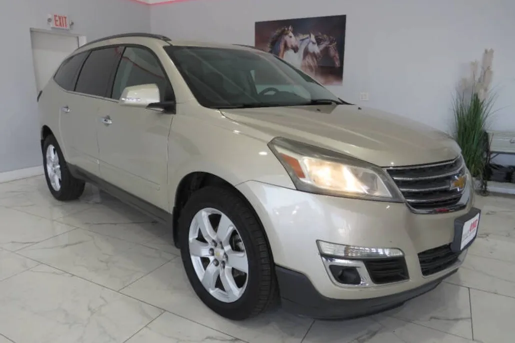 2016 Chevrolet Traverse 1LT photo 1