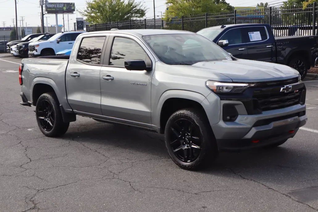 2025 Chevrolet Colorado Z71 photo 1