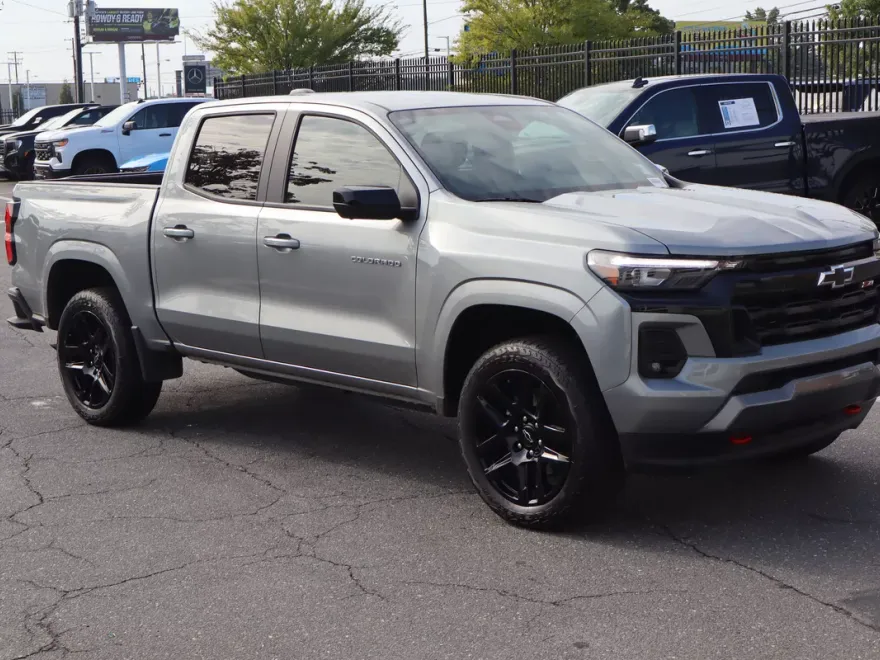 2025 Chevrolet Colorado Z71 photo 1
