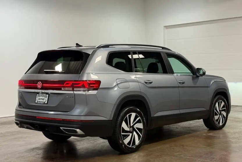 2025 Volkswagen Atlas SE Technology photo 1