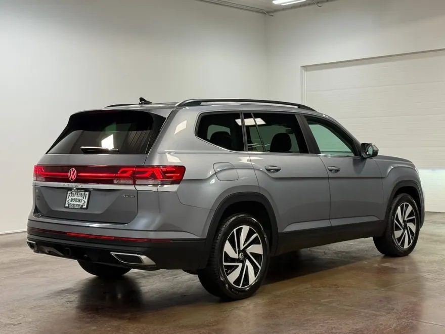 2025 Volkswagen Atlas SE Technology photo 1
