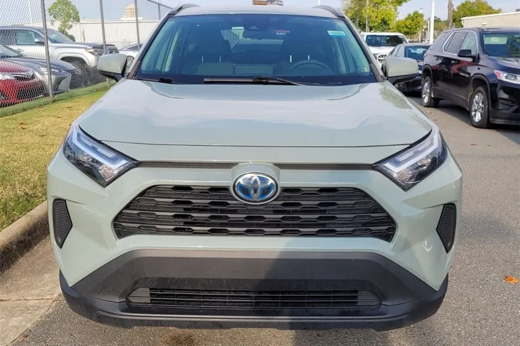 2023 Toyota RAV4 Hybrid XLE photo 1