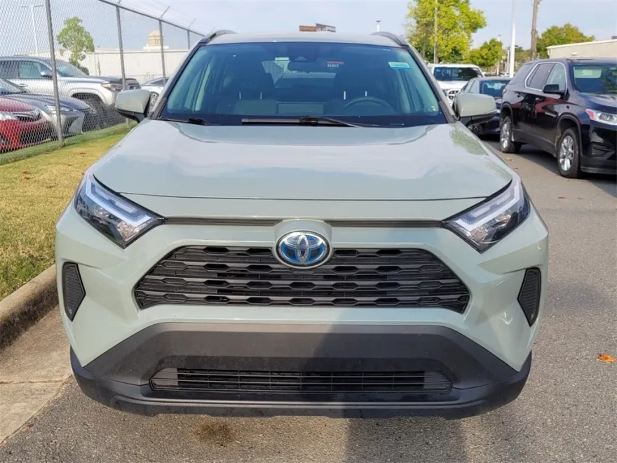 2023 Toyota RAV4 Hybrid XLE photo 1