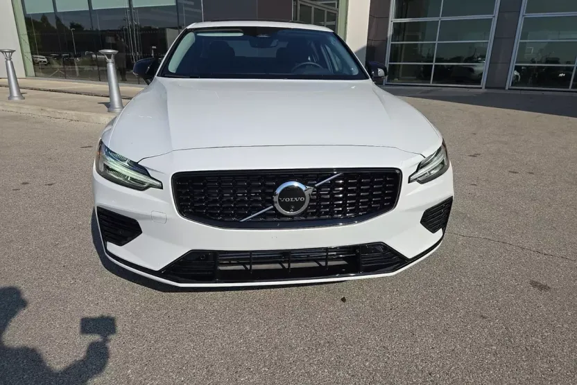2024 Volvo S60 Recharge T8 Plus photo 1