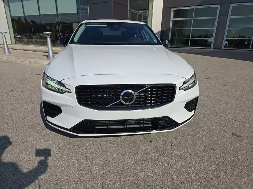 2024 Volvo S60 Recharge T8 Plus photo 1