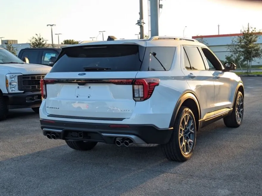 2025 Ford Explorer Platinum photo 1
