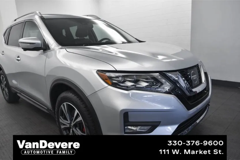 2017 Nissan Rogue SL photo 1