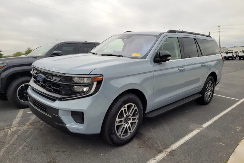 2025 Ford Expedition MAX photo 1