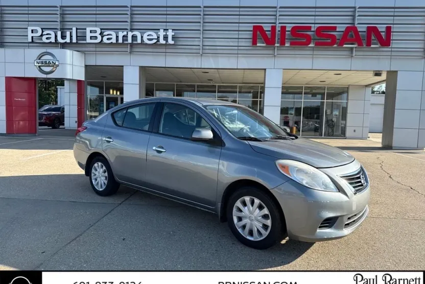 2012 Nissan Versa 1.6 SV photo 1