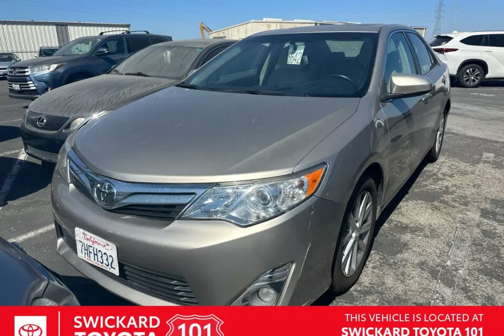 2014 Toyota Camry XLE photo 1