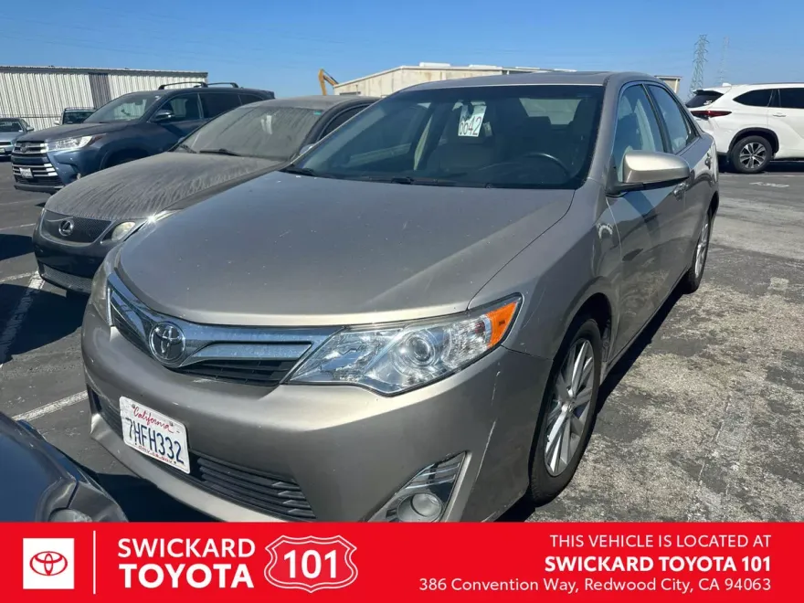2014 Toyota Camry XLE photo 1