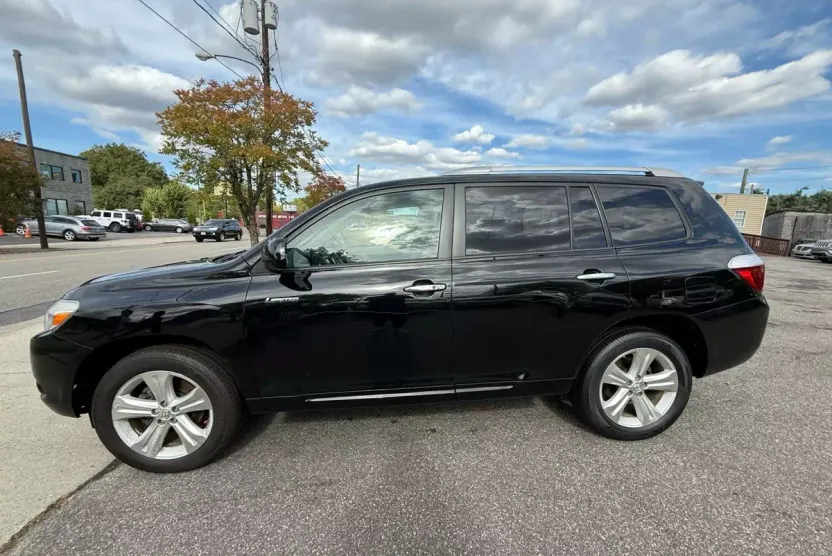 2010 Toyota Highlander Limited Sport photo 1
