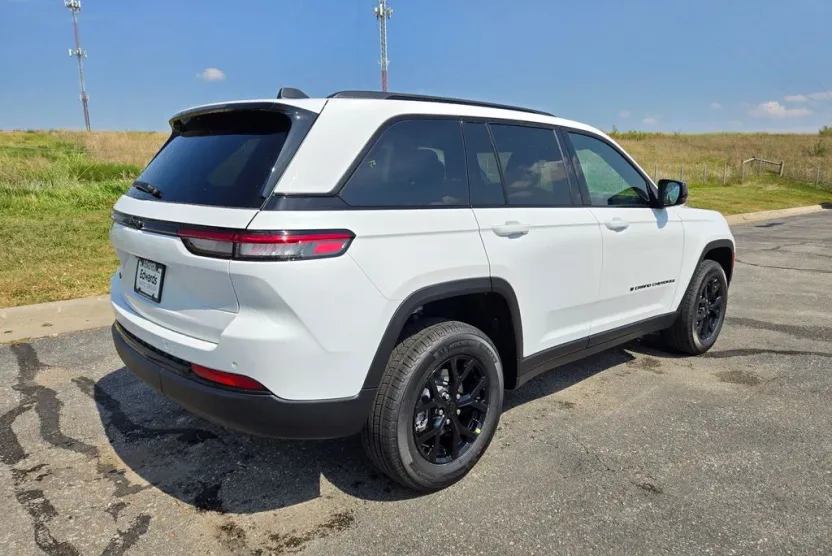 2025 Jeep Grand Cherokee Altitude X photo 1