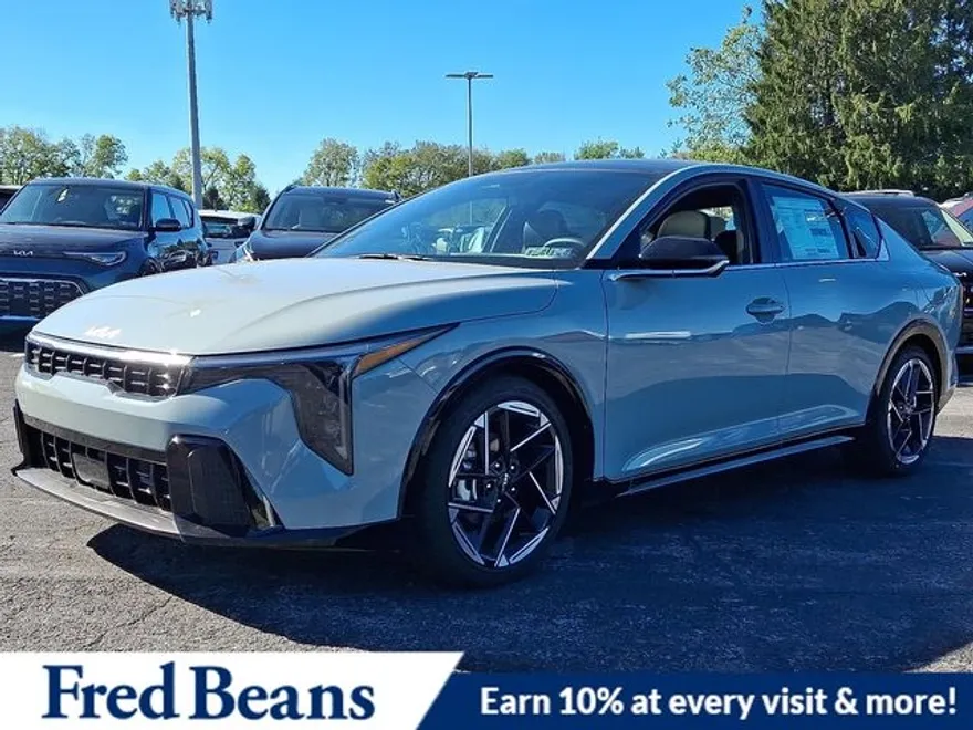 2025 Kia K4 GT-Line photo 1