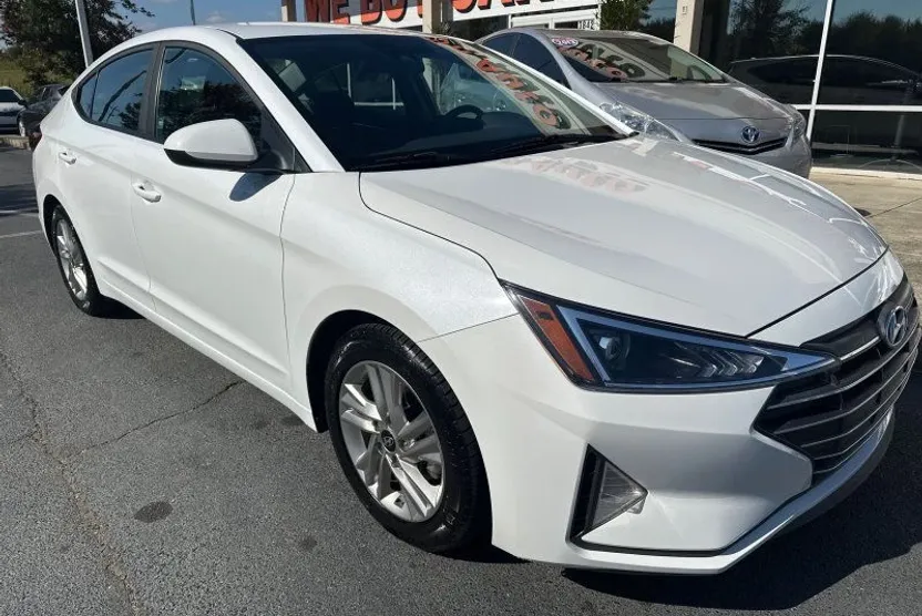 2019 Hyundai Elantra SEL photo 1