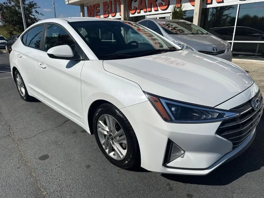 2019 Hyundai Elantra SEL photo 1