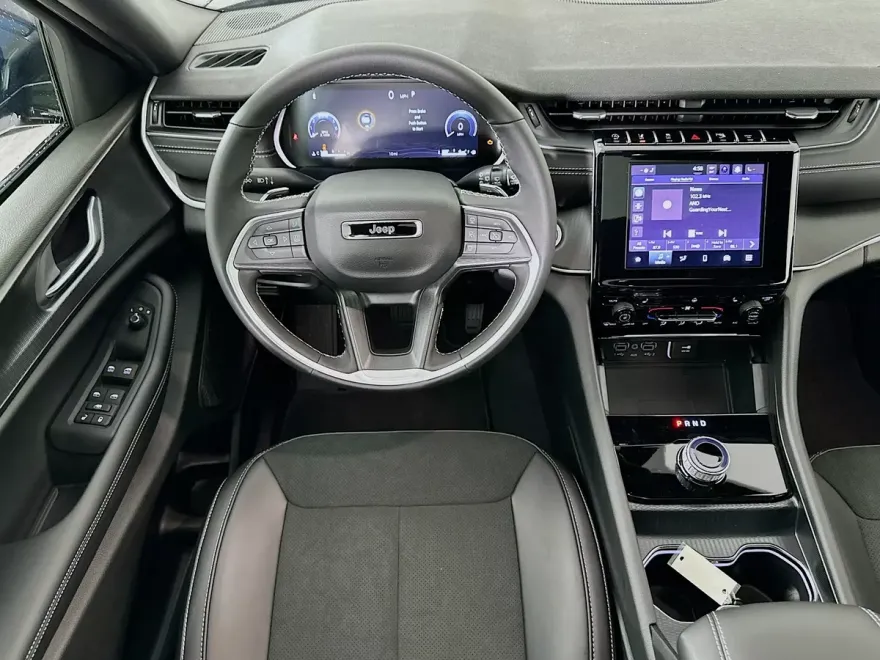 2025 Jeep Grand Cherokee Altitude X photo 19
