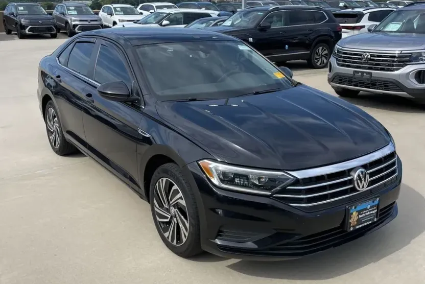 2020 Volkswagen Jetta SEL photo 1