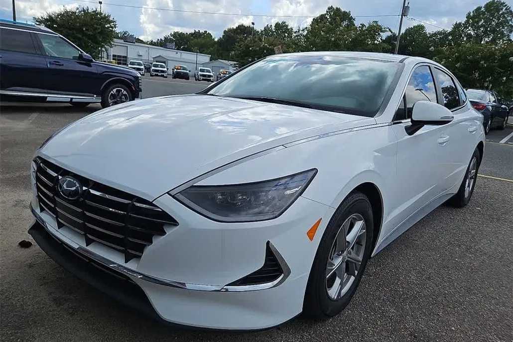 2023 Hyundai Sonata SE photo 1
